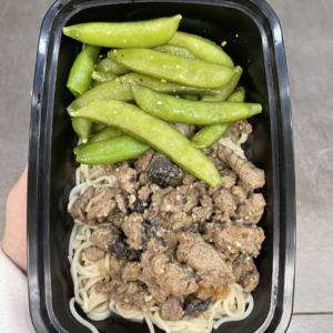 pea pods and beef in food container, nutrition and diet rockford, Meal prep ideas